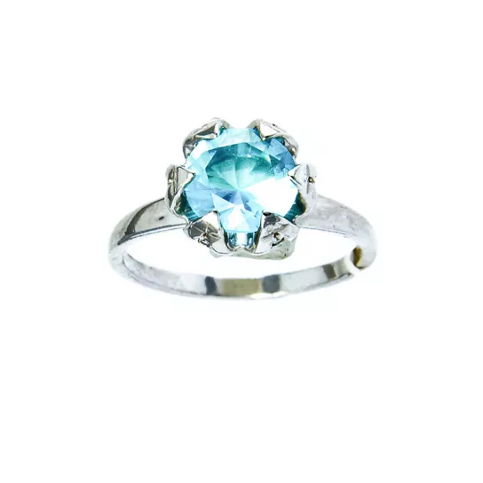 Кольцо с фианитом из серебра